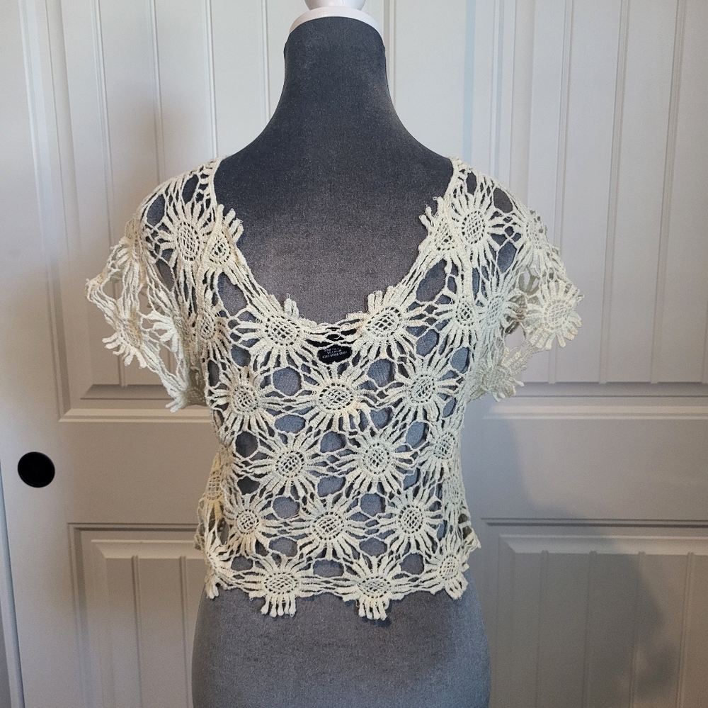 RUE21 Crochet Floral Croptop, EUC, Size S - Picture 2 of 3
